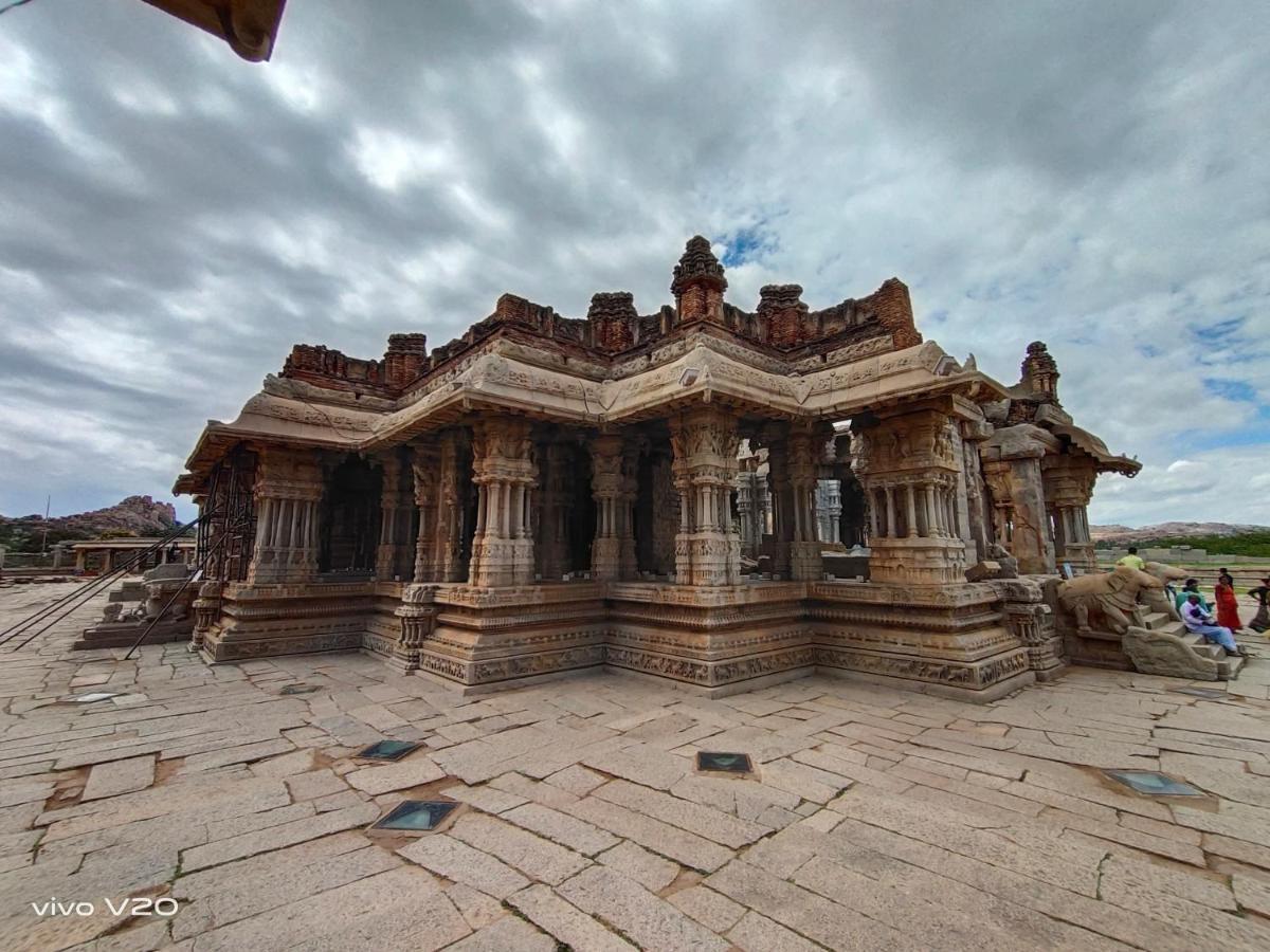 Srinivasa Homestay Хампи Экстерьер фото