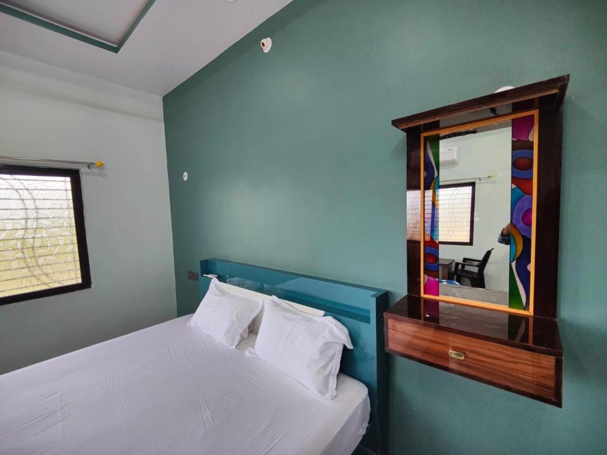 Srinivasa Homestay Хампи Экстерьер фото
